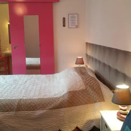 Chambres D'hotes Le Corleve Bed and Breakfast *